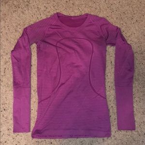 Lululemon swiftly tech long sleeve shirt.